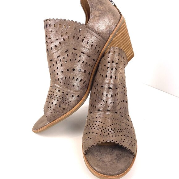 NEW Sofft Millard Block Heel Peep Toe Sandal Size 11M - Picture 1 of 13